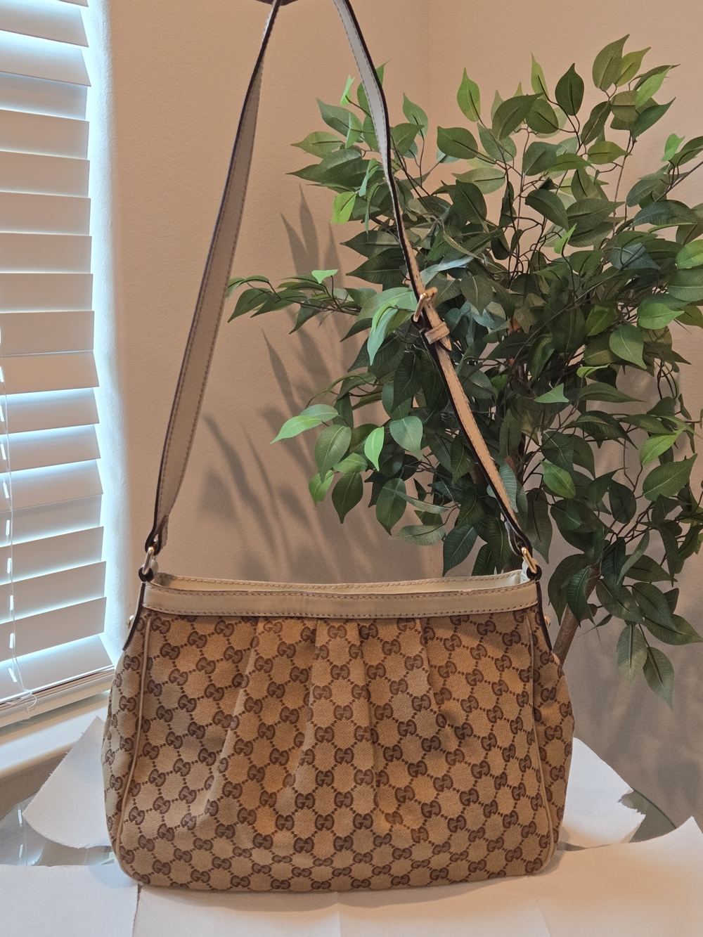 Gucci GG Canvas Sukey Shoulder Bag 296834 Beige Leather With Certificate Of AUTH - Picture 3 of 17